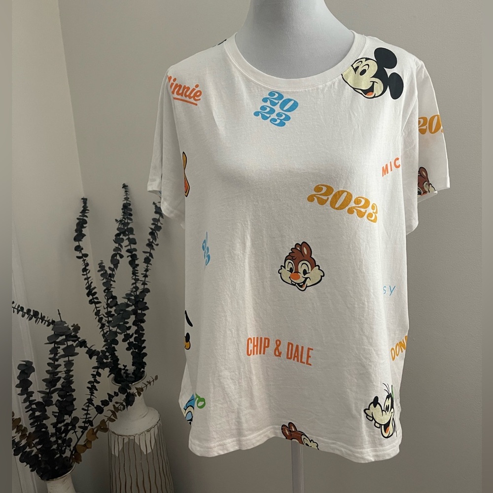 Cute Disney 2023 Character Tee- XL